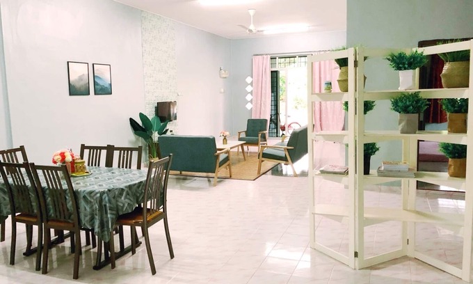 Kangar Casa | Deena Homestay (Utan Aji), espaciosa, 6-8pax, Wifi gratuito