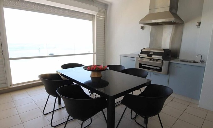 Brisbane Waterfront Casa | Tangalooma Luxury Apartment Deep Blue 15