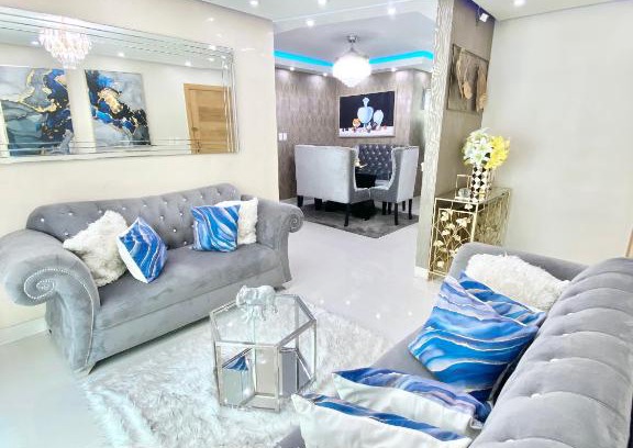 Ensanche Isabelita Apartamento | Deep blue sea