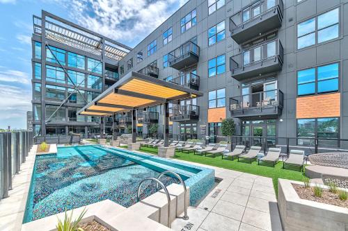 Deep Ellum Apartamento | Deep Ellum Theatre Suite - The Black Collection