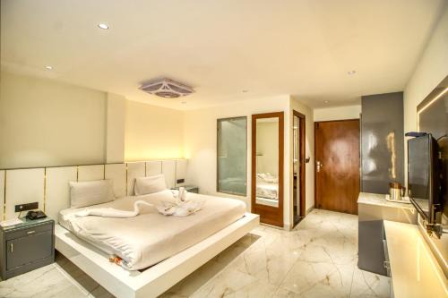 The Mall Road Hotel | Deep Hotel