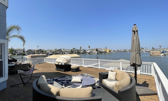 Discovery Bay Casa | Deep Water Boat House with Sunset View