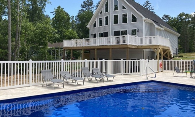 Macon Casa | Deep Water, Heated Pool, Firepits, Deep Water, Kayaks, Pool Table, Sundeck
