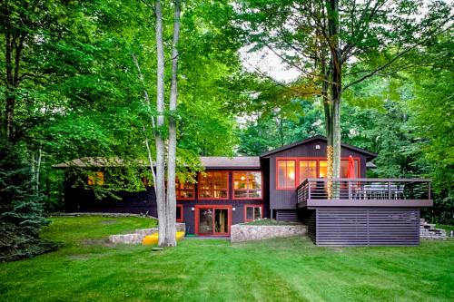 Lake Township Casa | Deep Woods Modern