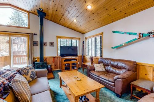 Tahoma Casa | Deer Ave Retreat