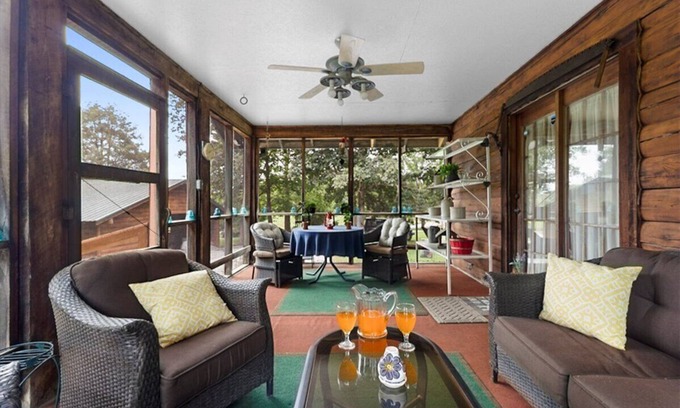 Williams Cabina | Deer Bend Cabin: A Beautiful Woodsy Escape in the Heart of Southern Indiana