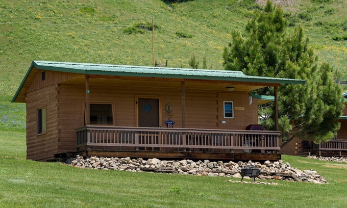 Fishtail Cabina | Deer Cabin Sleeps 2, Romántica, Pintoresca, con Impresionantes Vistas de los Montes Beartooth