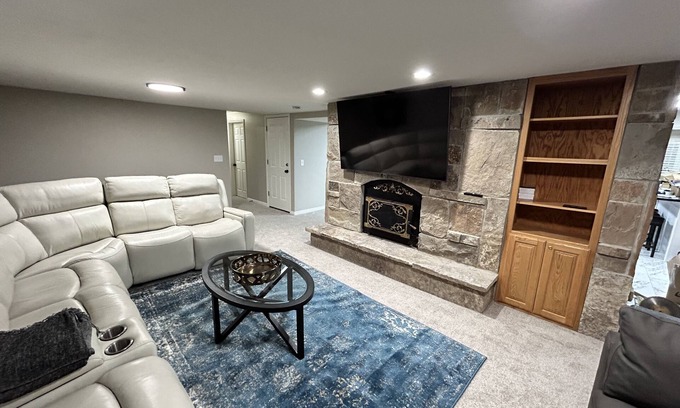 Sandy Casa | DEER CAVERN secluded 4 bedroom 2 bath house East Sandy base of Alta & Snowbird