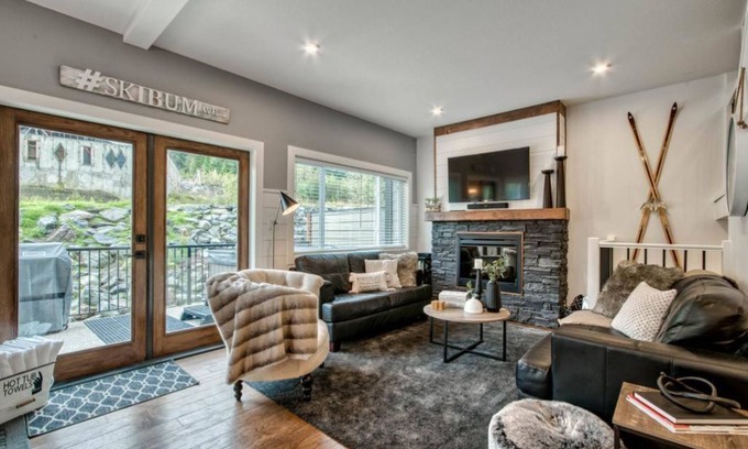 Fairways Condominio | Deer Den 5: Ultra-Modern, 3 BDRM Condo w/Private Hot Tub