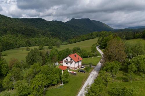 Hrib pri Hinjah Apartamento | Deer Land Photo Apartment