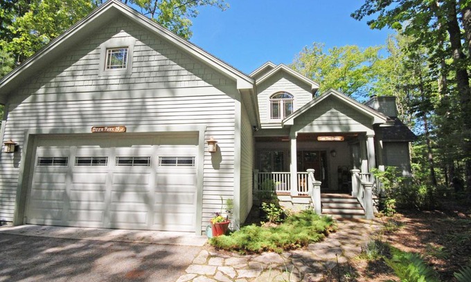 Glen Arbor Casa | Deer Park 19 - 'Inn the Oaks'