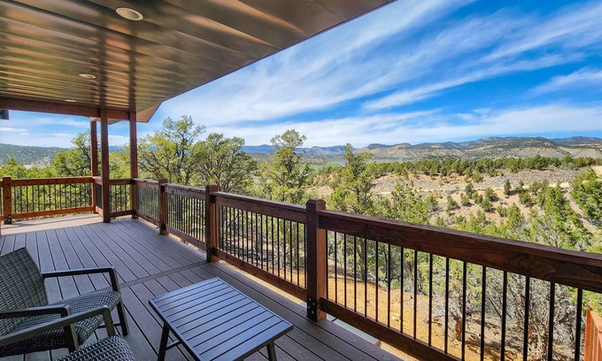 Orderville Cabina | Deer Ridge Casita | Private Hot Tub | Zion NP