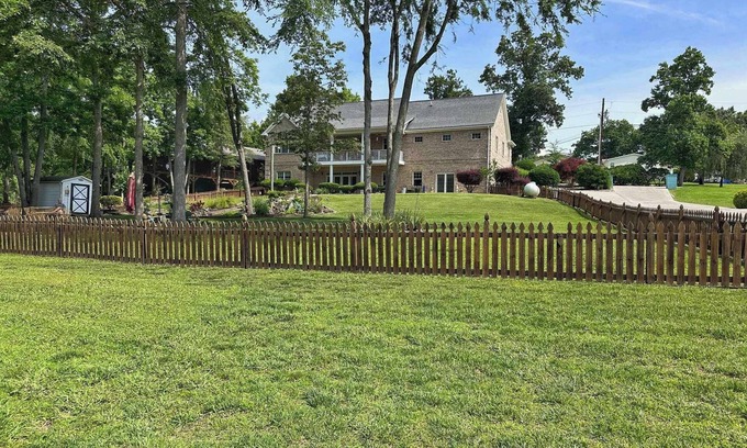 Dandridge Casa | Deer Run Lakefront Retreat! Sleeps 12!