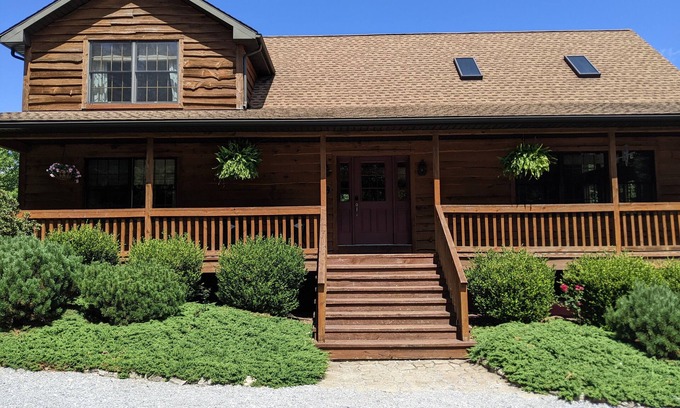 Peach Glen Casa | Deer Run Lodge - hike the forest, swim in the pool, and relax!