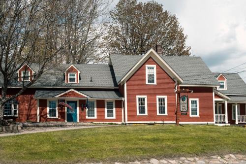 West Dover Hotel | Deerfield Valley Inn - Mt Snow