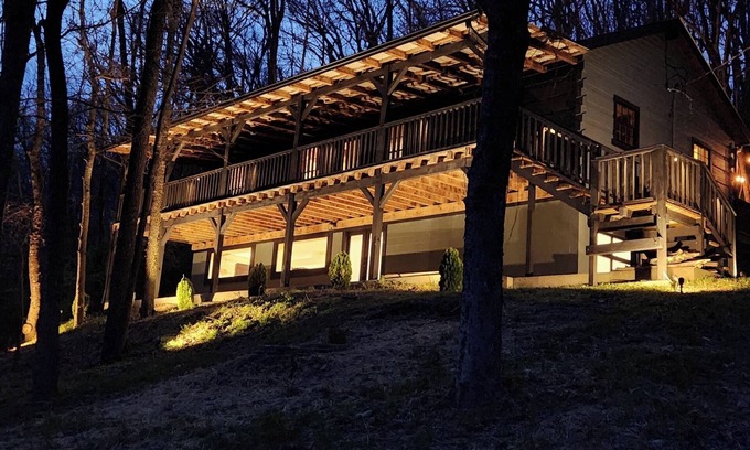 Franklin Cabina | DeerRidge Lodge-Charming Retreat mins from Historic Franklin and Nashville.