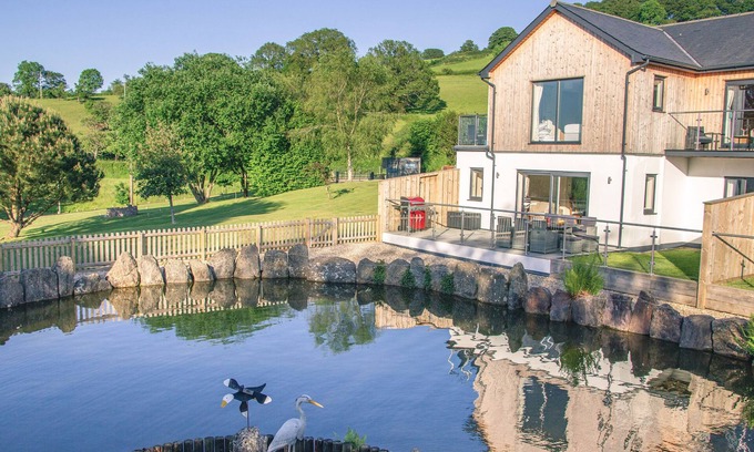 Honiton Cabaña | DEFOE’S VIEW, family friendly, luxury holiday cottage in Honiton