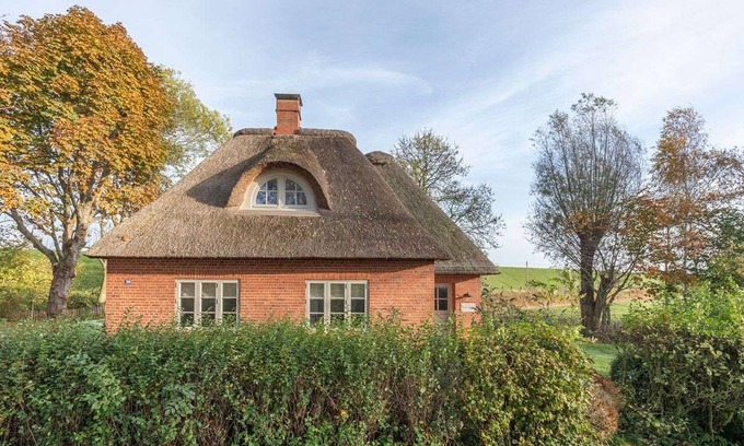 Tetenbull Casa | Deichwärterkate by Interhome