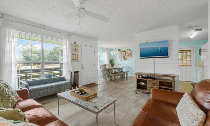 Kiska Beach Casa | Deja Blue Beach House - West End PCB - Golf Cart included!