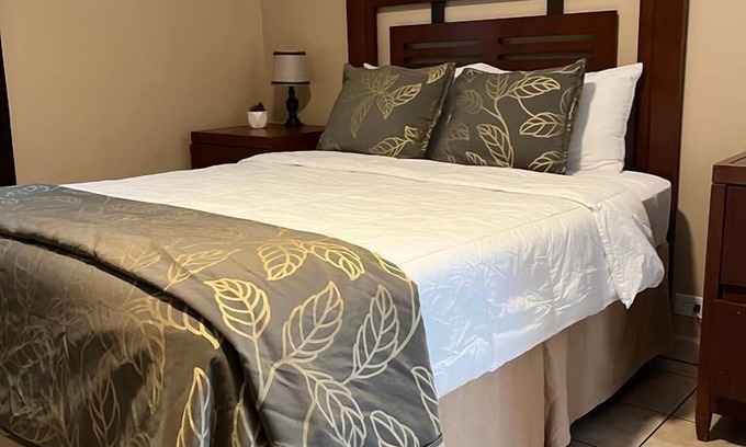 Tijuana Hotel | Del Bosque TJ Inn