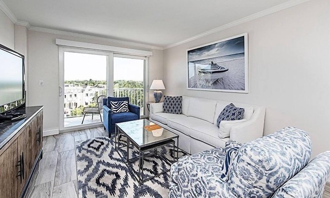 Coquina Sands Condominio | Del Mar Club in Naples