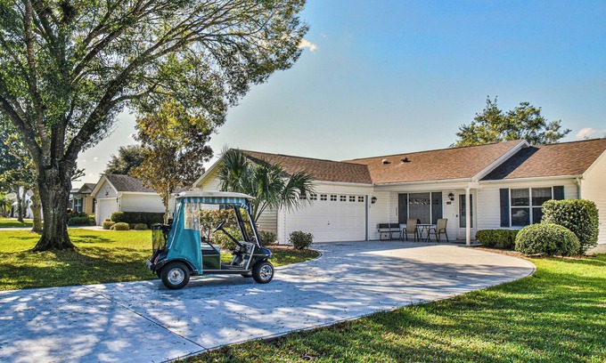 Lady Lake Casa | Del Mar Paradise! The Villages, Close to Spanish Springs, Golf Cart, Bikes!