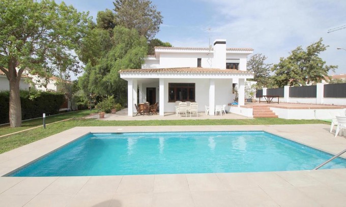 Vélez-Málaga Villa | Del Parque Flats Villa Sauce