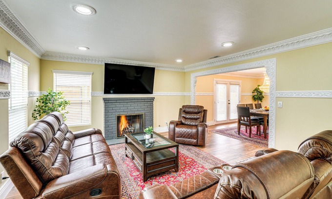 Del Rey Oaks Casa | Del Rey Oaks Vacation Home w/ Mini-Golf Course!