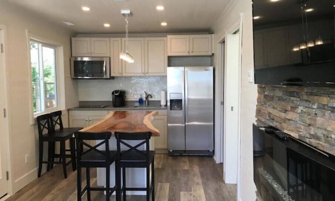 Lansdowne Chalet De Esquí | del Sol Waterfront 4 Person Cottage with Private Hottub