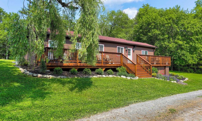Damascus Cabina | Delaware River Access: Peaceful Farm Retreat!