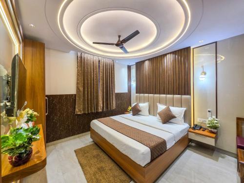 Karol Bagh Cama Y Desayuno | Delhi Delight Premium