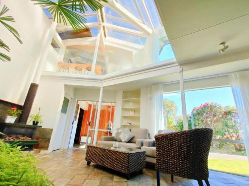 Hilltop Casa | Delight in Birch-Lake View Holiday Home