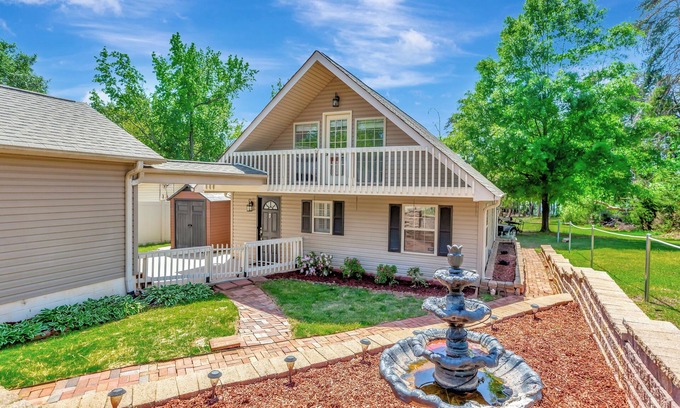 Anderson Casa | Delight on the Dock at the Edgewater Inn on Lake Hartwell