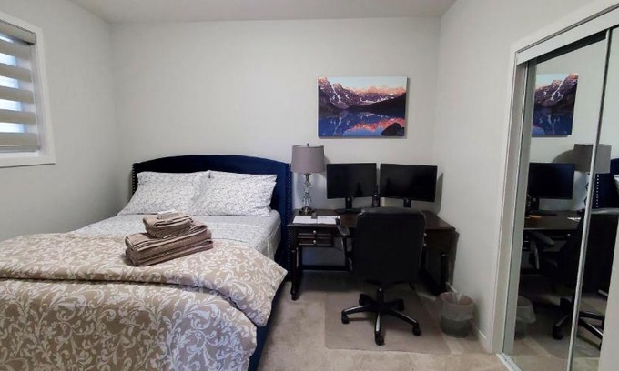 Northwest Calgary Casa | Delightful 1-bedroom Private Suite in a New Home