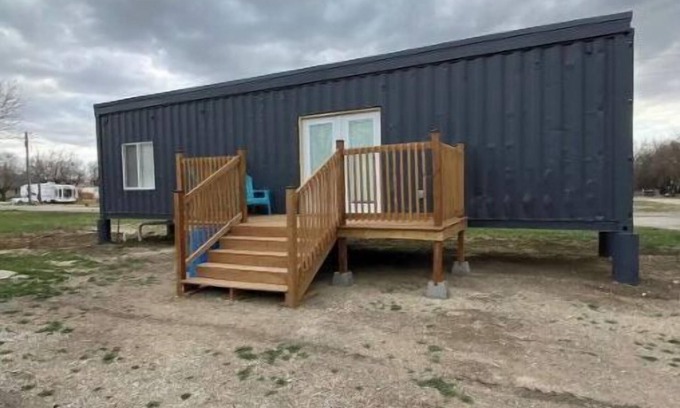 Hillsboro Casa | Delightful 1 bedroom modern shipping container!!!