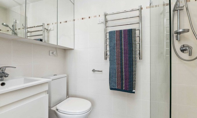 McMahons Point Apartamento | Delightful 1BR cozy retreat for 2 guests in prime location of NSW!