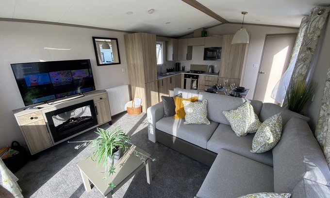 Llwyngwril Casa | Delightful 2-Bed Holiday Home On The Welsh Coast