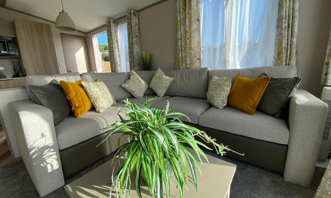 Llwyngwril Casa | Delightful 2-Bed Holiday Home On The Welsh Coast