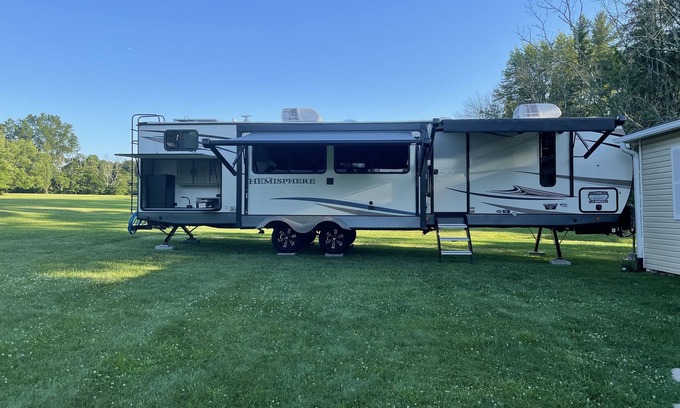 Skillman Casa | Delightful 2 Bedroom Camper perched on +4 acres w/ lots of privacy and amenities