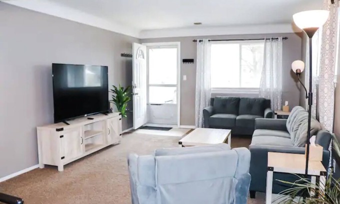 Allen Park Casa | Delightful 2 bedroom ranch fully furnished!