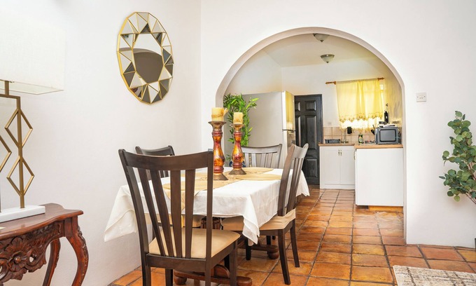 Ottleyʼs Apartamento | Delightful 2-bedroom apartment with AC in Cayon at the historic Brighton Estate