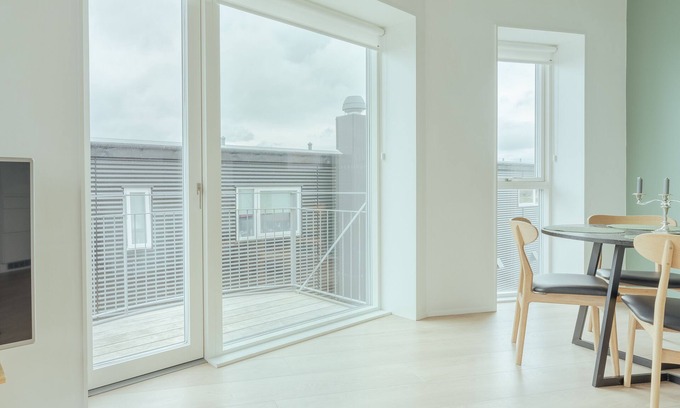 Hoyvik Apartamento | Delightful 2 Bedroom Apt | Balcony | Parking