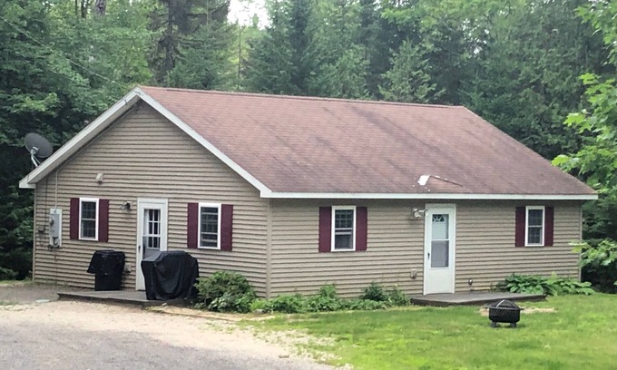Eastbrook Casa | Delightful 2-bedroom house with AC in Eastbrook