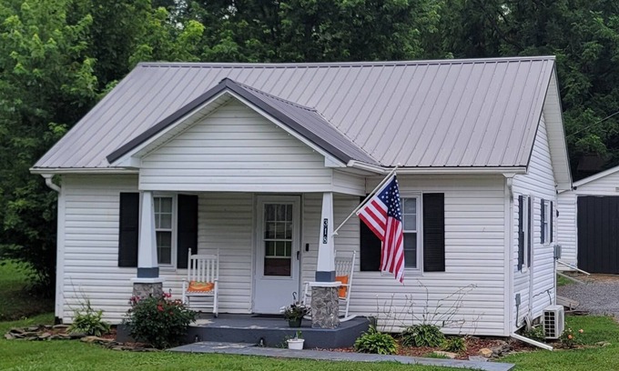 Jamestown Casa | Delightful 2-bedroom house in Jamestown, a short drive from Lake Cumberland