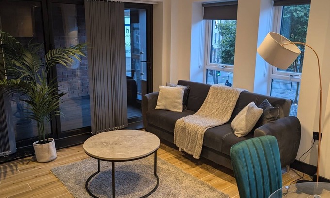 North Finchley Casa | Delightful 2BR Flat | 12mins to Woodside Park | ST