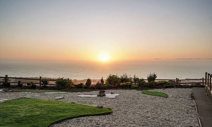Pacifica Apartamento | Delightful 2BR Mountain OceanSunset View