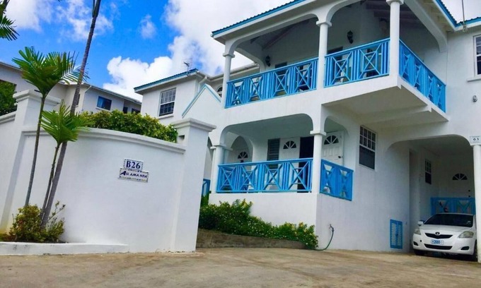 Graeme Hall Park Apartamento | Delightful-3 bedroom with AC and Wifi near Oistins, St Lawrence Gap