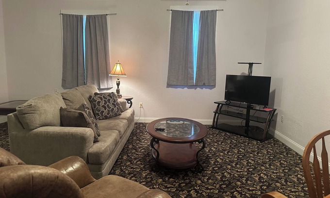 Leesville Apartamento | Delightful 3-bedroom apartment with AC in Leesville