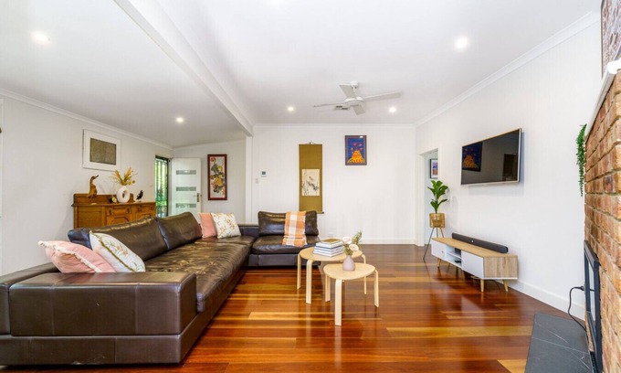 Pialligo Apartamento | New to VRBO: Delightful 3BR Escape | 9 mins to War Memorial