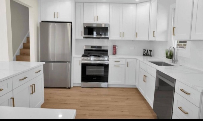 Tinley Park Casa | Delightful 4-bedroom house with AC in Tinley Park